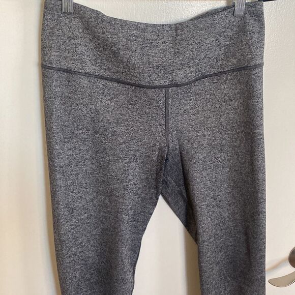 Victoria's Secret- Knockout Capri in Marled marled grey/black-Size medium - Picture 3 of 11